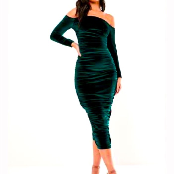 Missguided Dresses & Skirts - missguided green velvet off the shoulder dress NWT